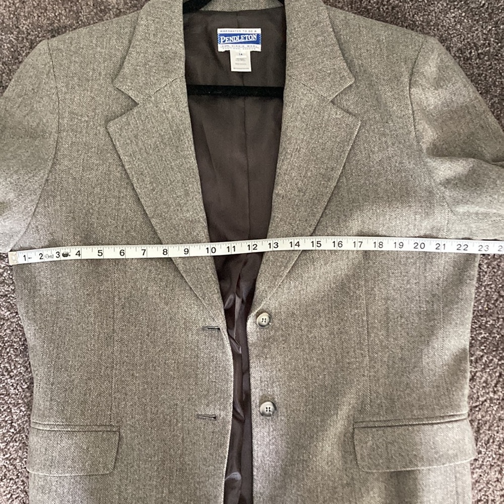 Classic Pendleton Gray Wool Blazer - Euc - image 7